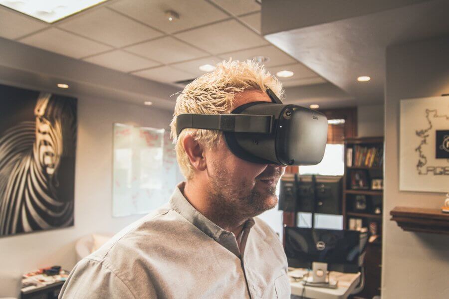 Artırılmış gerçeklik (Augmented Reality) olarak “Aurasma” ismiyle oluşturulmuş olan bir görüntü tanıma teknolojisidir. 