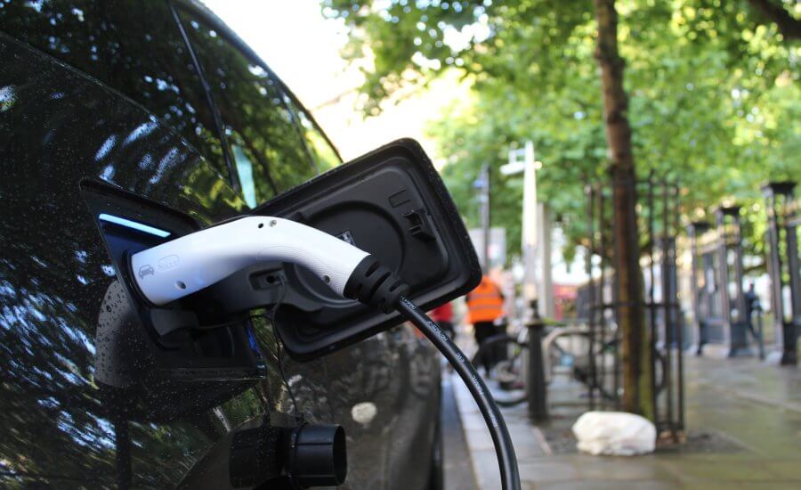 Elektrikli Arabaların Günlük Hayata Etkisi: Dönüşen Alışkanlıklar, sessiz çalışma gibi avantajları sayesinde elektrikli arabalar