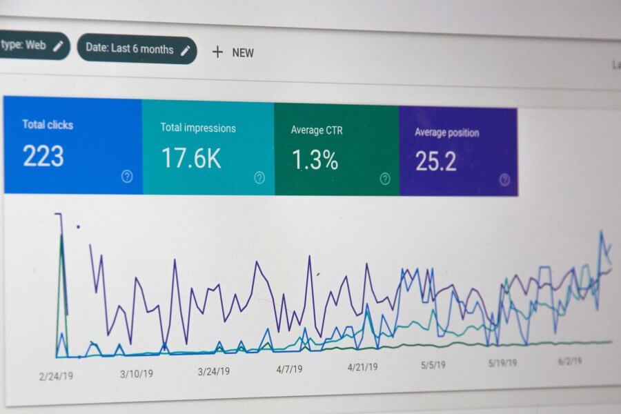 SEO veya Arama Motoru Optimizasyonu, bir web sitesinin çevrimiçi görünürlüğünü iyileştirme uygulamasıdır